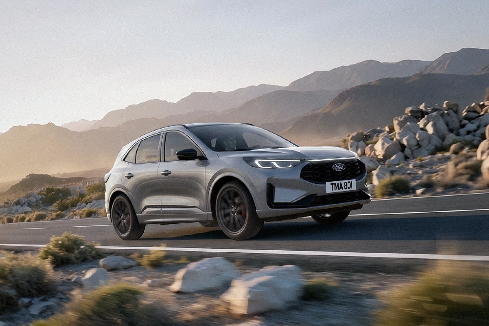 Ford Kuga v horské krajině — oficiální modelová fotografie